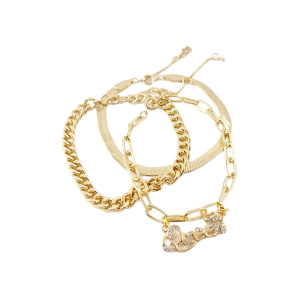 Queen gold bracelet set.